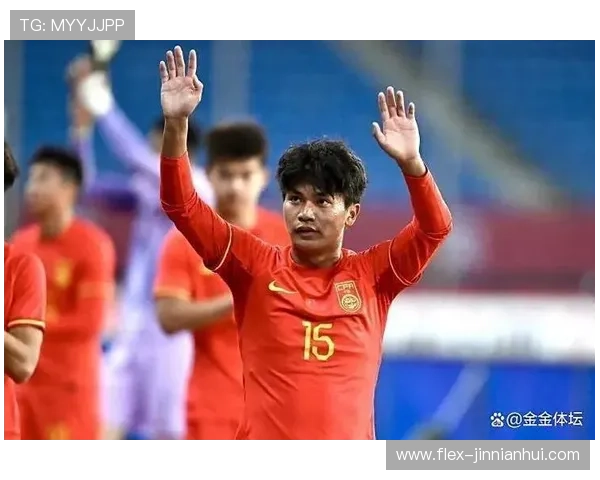 足球球星因违规遭遇扣钱风波引发球迷广泛热议关注